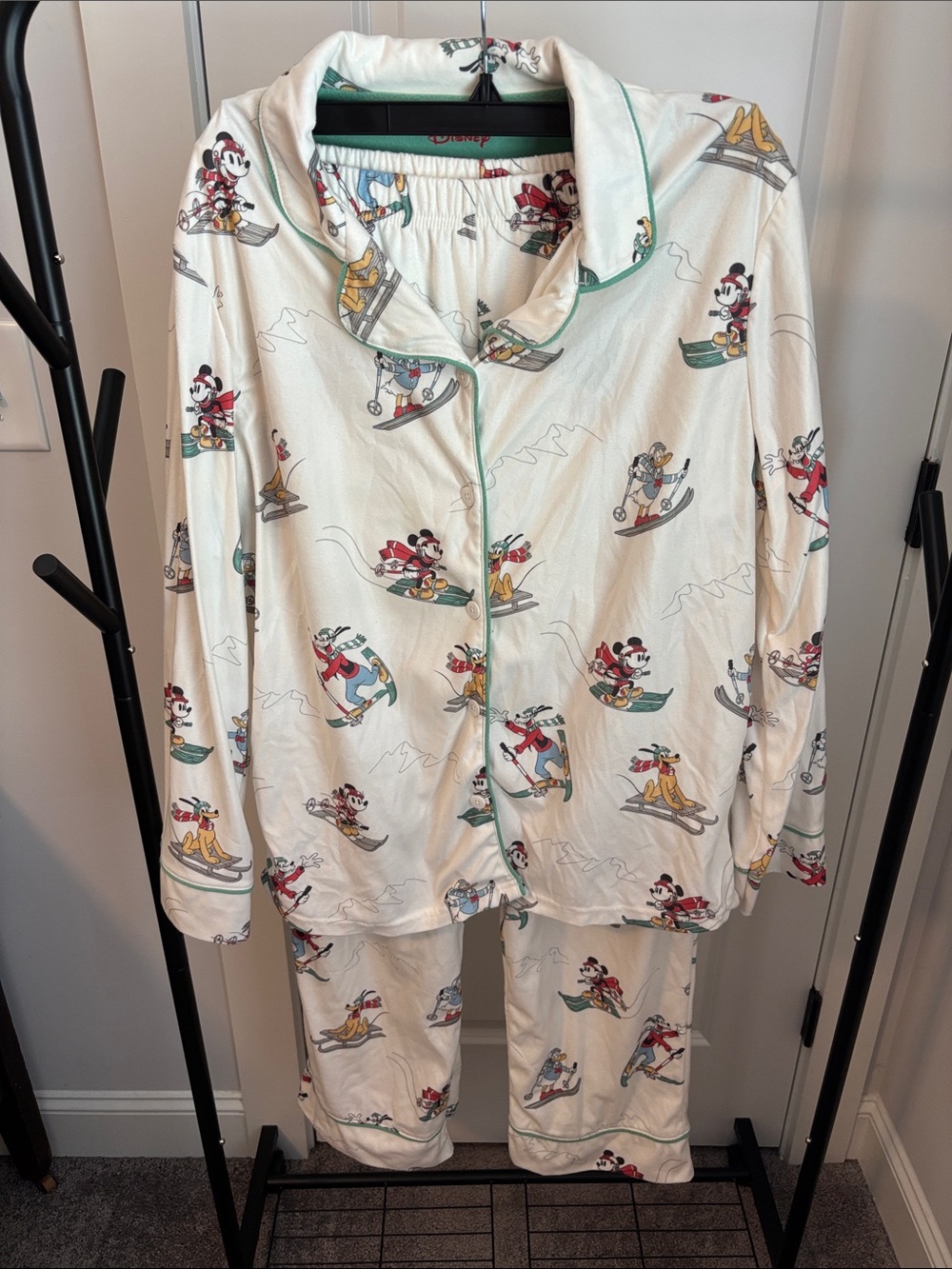 Disney women’s Cream Pajama Set with Mickey Ski Print